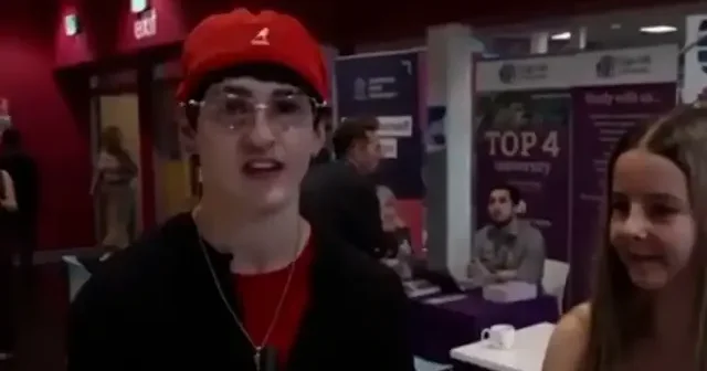 BBC canlı yayında liseli genç tarafından suçlandı: Soykırımın ortağısınız VİDEO İZLE