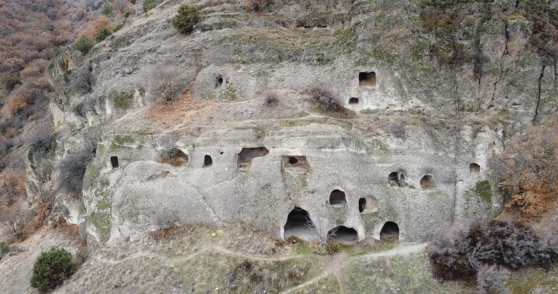 Çankırı daki İndağı Kaya Mezarları tarih ve doğa meraklılarının ilgisini çekiyor