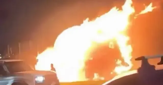 Kosta Rika’da buğday yüklü TIR alev aldı: Kabin kısa sürede küle döndü VİDEO İZLE