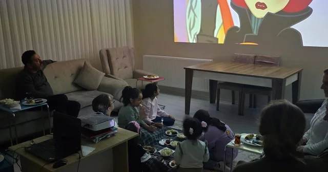 Çocuk evlerinde kalan çocuklara çizgi film sürprizi Bilecik Haberleri