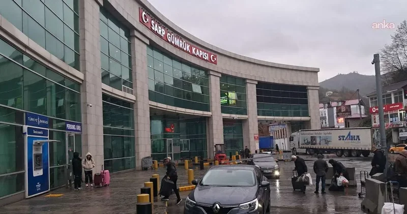 Sınır kapısında yılbaşı trafiği: Bizim paramız çöp, onlarınki kral