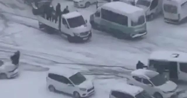 Şırnak ta sürücülerin karlı yolla imtihanı kamerada VİDEO İZLE