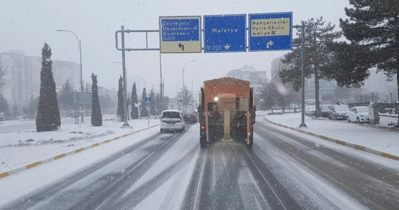 Elazığ da olumsuz hava koşulları: Eğitime bir gün ara verildi