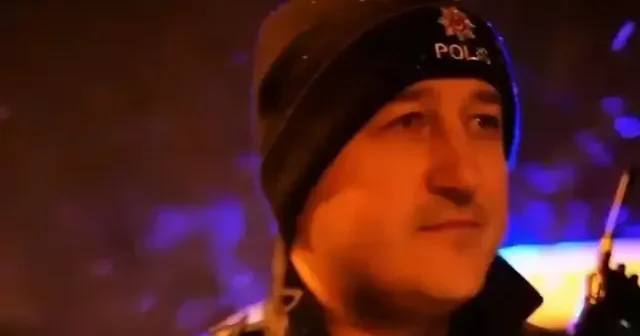 Ay yıldızlı şanlı bayrağımızın ışığında güven ve huzurun teminatıyız VİDEO İZLE