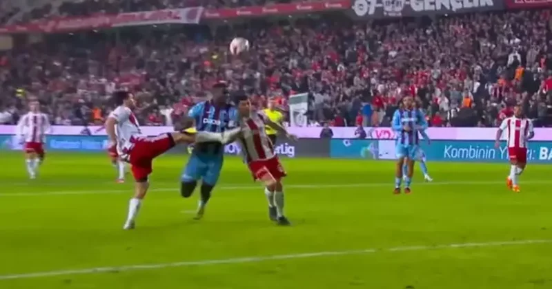 Trabzonspor penaltı kazandı! Sami Uğurlu çılgına döndü: Kırmızı kart çıktı