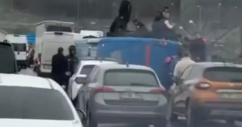 Jandarmalar ve mahkum yaralandı! Kağıthane de cezaevi nakil aracı devrildi