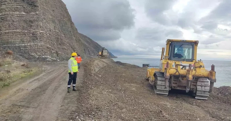 Tekirdağ’da heyelan: Yol kapatıldı