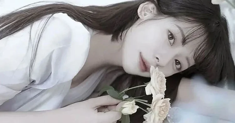 Ailesi gizli bir cenaze töreni düzenledi: 27 yaşında ölen şarkıcı yürekleri yaktı: Bizi bırakıp gitti!