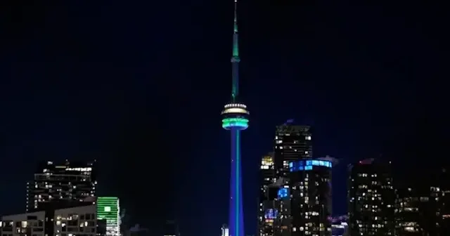 Toronto’daki CN Kulesi İslamofobiye karşı yeşil ışıkla aydınlatıldı VİDEO İZLE