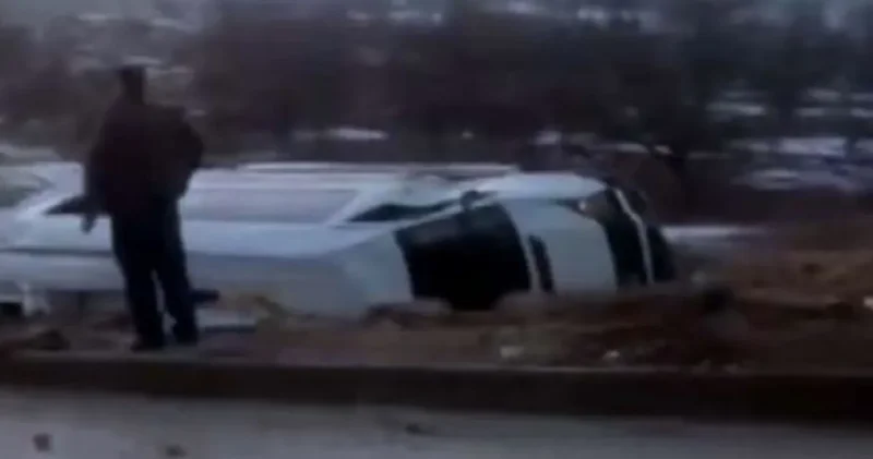 Gaziantep te işçi servisi şarampole devrildi: 10 yaralı