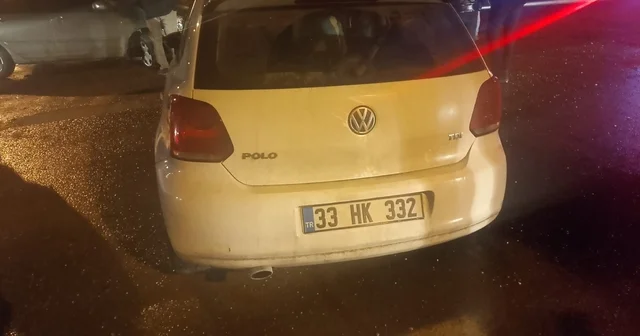 Osmaniye de iki otomobil çarpıştı: 2 yaralı Savrulan araçlar aydınlatma direğini devirdi Osmaniye Haberleri