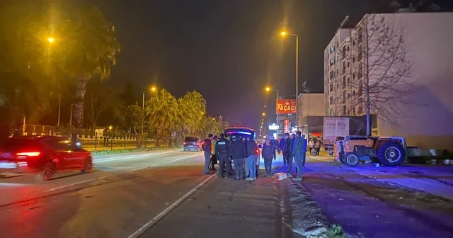 Emekli polis memuru kazada hayatını kaybetti: O anlar kamerada Yaya geçidinden geçen elektrikli bisiklet ile hafif ticari araç çarpıştı Isparta Haberleri