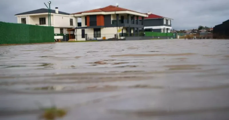 Edirne de milyonluk villalar sular altında kaldı
