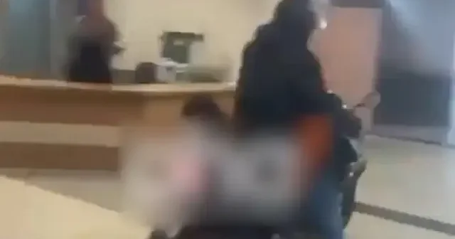 Aydın da motosikletli şahsın hastanenin acil servisinde tur attığı anlar kameraya yansıdı VİDEO İZLE