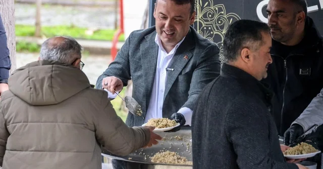 Vali Sözer Şeyh Edebali Türbesi nde şifalı pilav ikramına katıldı Bilecik Haberleri