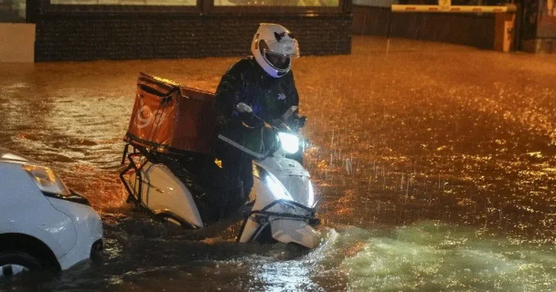 Meteoroloji uyarı üstüne uyarı yapmıştı: İzmir i sel vurdu hayat felç oldu