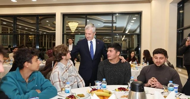 Tahmazoğlu, YKS de ilk bine giren gençlerle buluştu Gaziantep Haberleri