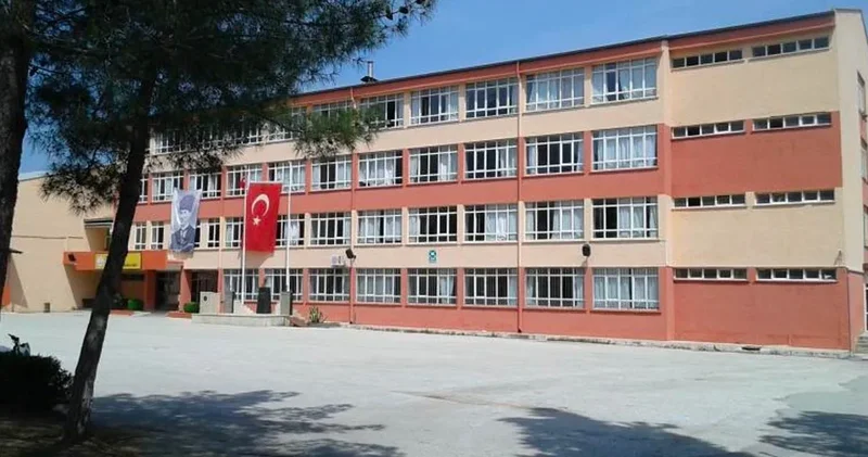 49 Yıllık Atatürk Lisesi yıkıldı: Yeni eğitim alanı yapılacak