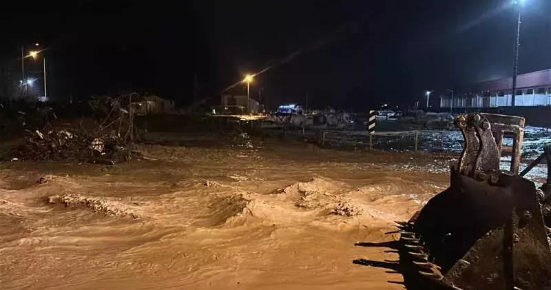 Çanakkale de sağanak; Kepez Çayı taştı