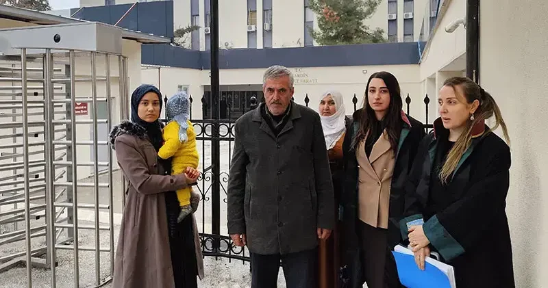 Aracına bomba koyan oğlunun tahliyesini istedi