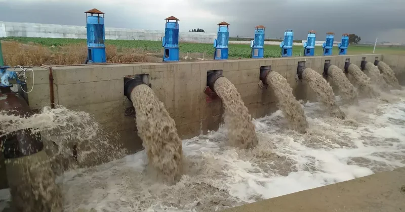 İki ilimizi sel vurdu! Mezarları su bastı, dereler taştı