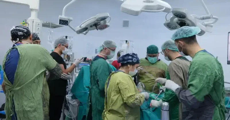 Sağlık Bilimleri Üniversitesi iş birliğiyle Aksaray’da laparoskopik kanser cerrahisi!