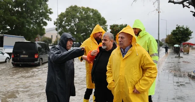 Başkan Demirçalı, yoğun sağanakta ekiplerle sahada Adana Haberleri