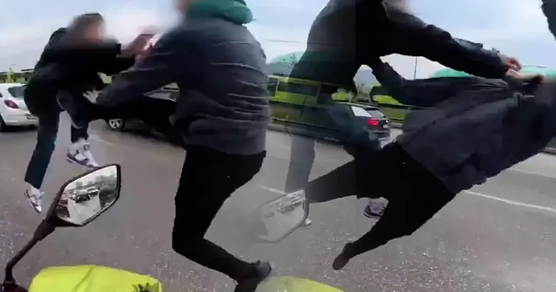 Trafikte kung fu filmlerini aratmayan kavga! O anlar kamerada