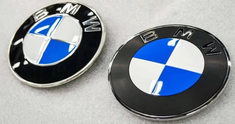 BMW sessiz sedasız logosunu değiştirdi: Krom gitti, mat siyah geldi