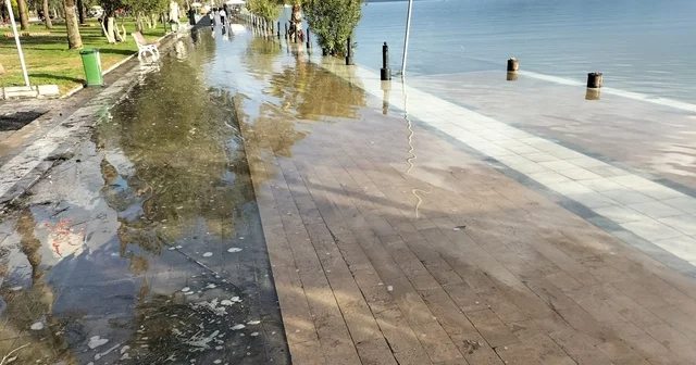 Köyceğiz Gölü taştı, Atatürk Kordonu sular altında kaldı Muğla Haberleri