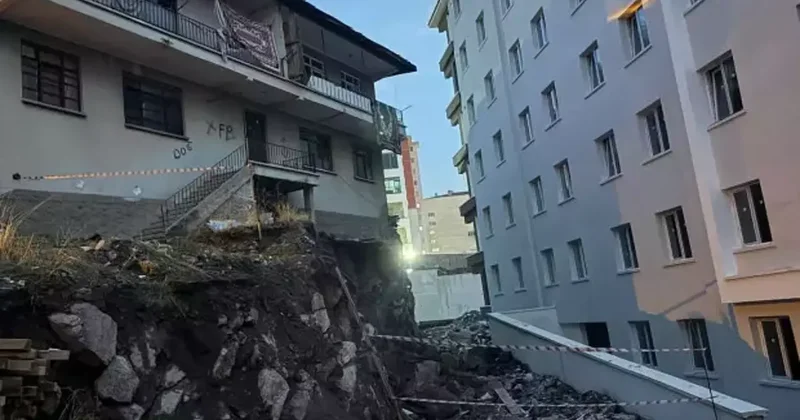 Altındağ’da inşaat kazısında temeli zedelenen bina boşaltıldı