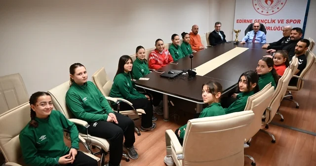 Edirneli sporcular Yasemin Adar Kadınlar Güreş Turnuvası nda başarı elde etti Edirne Haberleri