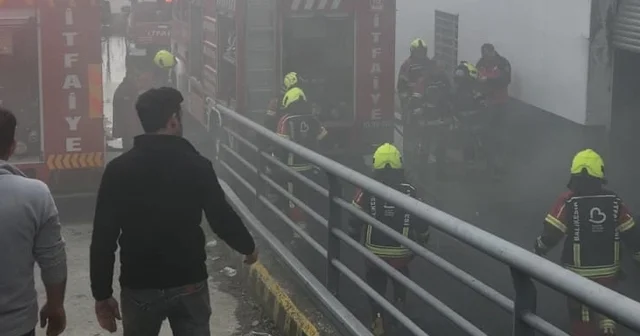 Balıkesir de alışveriş merkezinde çıkan yangın söndürüldü Balıkesir Haberleri