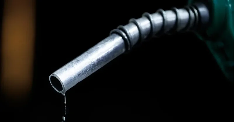 Avustralya Yakıt Vergisini Yarıya İndiriyor