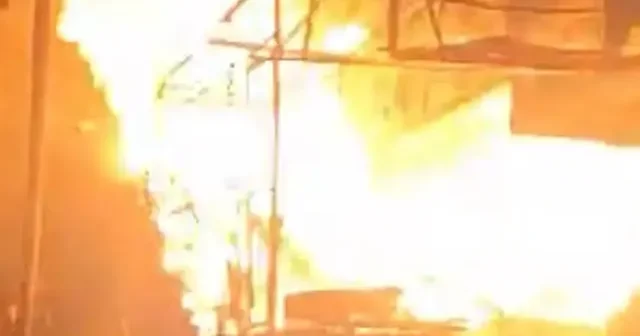 Bahçelievler de bulunan depoda yangın: Ekiplerin müdahalesiyle söndürüldü VİDEO İZLE