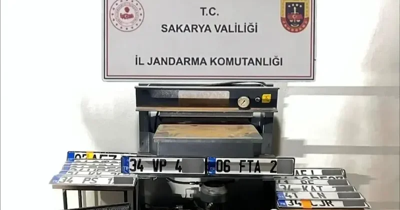 Sakarya’da sahte plaka operasyonu: Üç kişi gözaltına alındı Gündem Haberleri