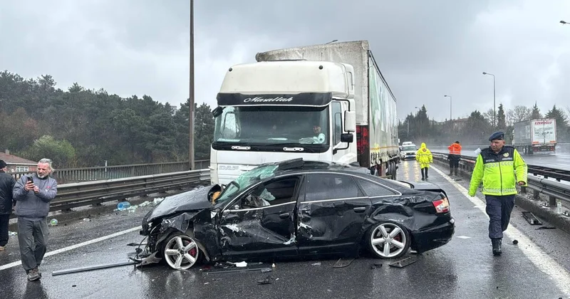 Anadolu Otoyolu nda zincirleme kaza: İstanbul istikameti ulaşıma kapandı