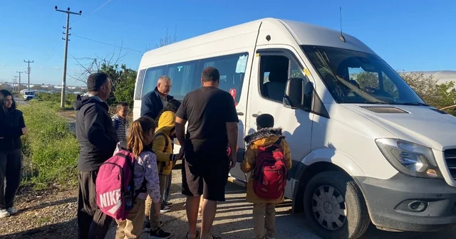 Traktör kasalarında eğitim yolculuğunda mutlu son Servis problemi çözüldü çocuklar mutluluğun fotoğrafını çizdi Antalya Haberleri