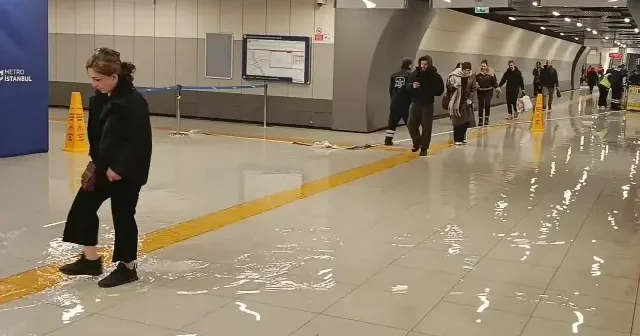Yenibosna Metro durağını su bastı VİDEO İZLE