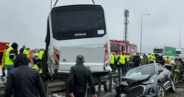 Başakşehir’de polis servisi zincirleme kazaya karıştı: 1 polisimiz şehit oldu VİDEO İZLE