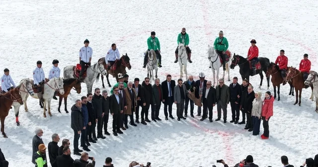 Kökbörü ve Kızak Şampiyonası 5 bin kişiyi Erciyes te buluşturdu Kayseri Haberleri