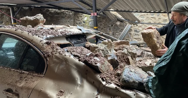 Bursa da yağışla istinat duvarı çöktü, 3 lüks otomobil zarar gördü Bursa Haberleri