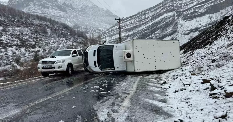 Şırnak’ta kamyonet devrildi: 1 yaralı
