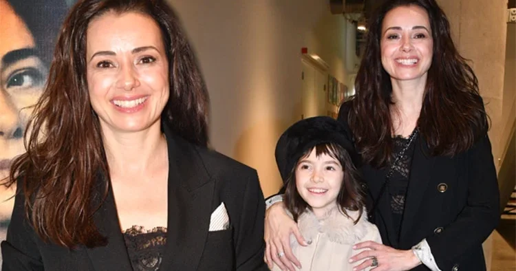 Galada Özgü Namal a kızı eşlik etti! Türkiye de her şey çekilir