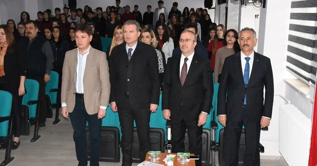 Anadolu Mektebi nde Sabahattin Ali rüzgarı esti Eskişehirli öğrenciler usta yazarın dünyasına yolculuk yaptı Eskişehir Haberleri