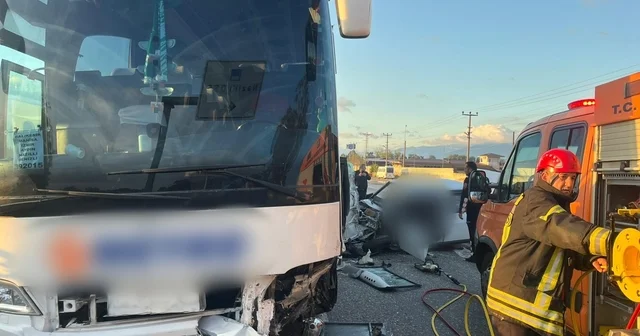 Nazilli de yolcu otobüsü ile çarpışan otomobil sürücüsü hayatını kaybetti Aydın Haberleri