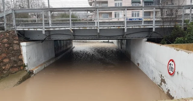 Kocaeli de sağanak; alt geçit suyla oldu Kocaeli Haberleri