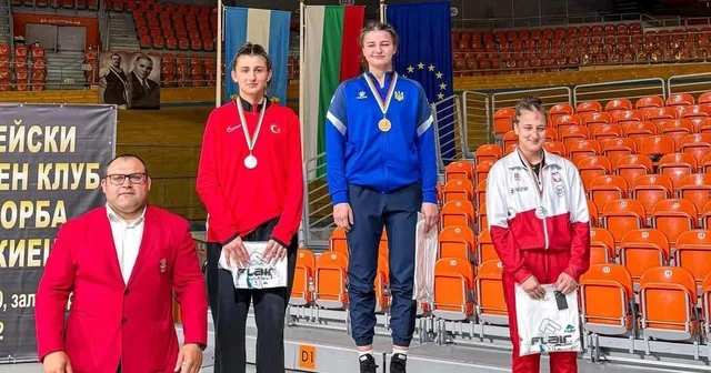 Erzincanlı güreşçiler Bulgaristan da madalya kazandı Erzincan Haberleri