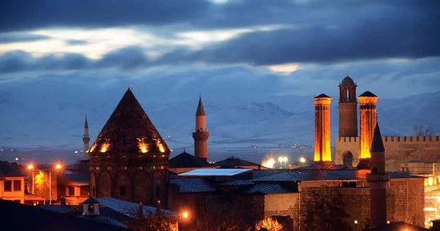 Karapapaklardan Erzurum üzerinden cepheye 650 deve Erzurum Haberleri