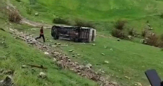Şırnak ta öğrenci servisi şarampole devrildi: 5 yaralı Şırnak Haberleri